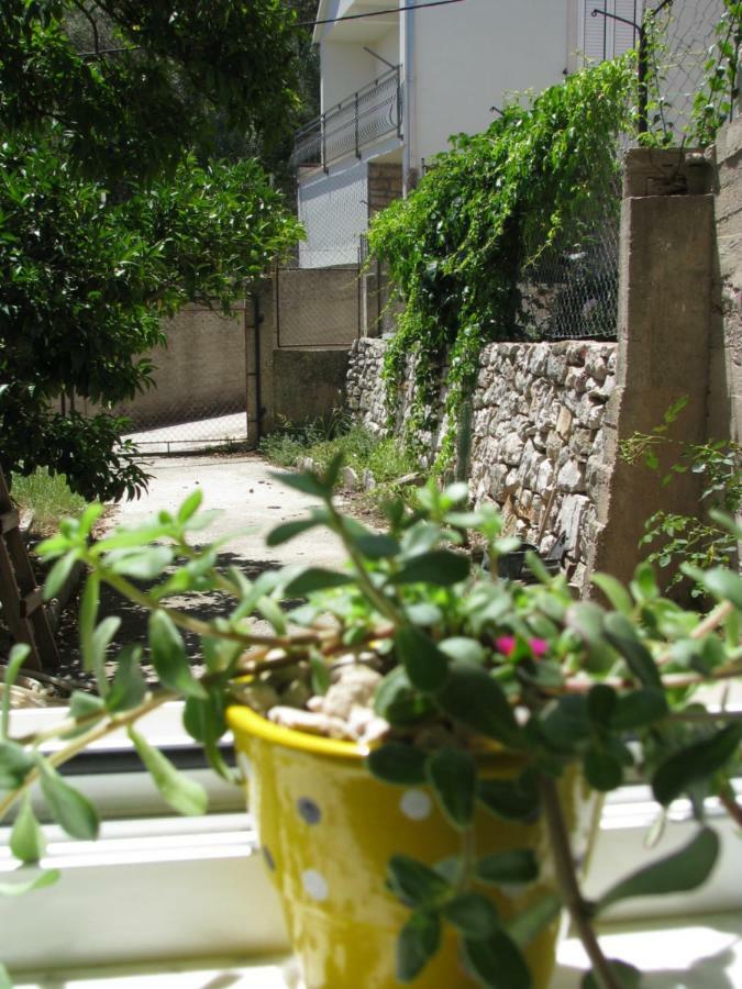 Apartments And Room Lemon Вис Номер фото
